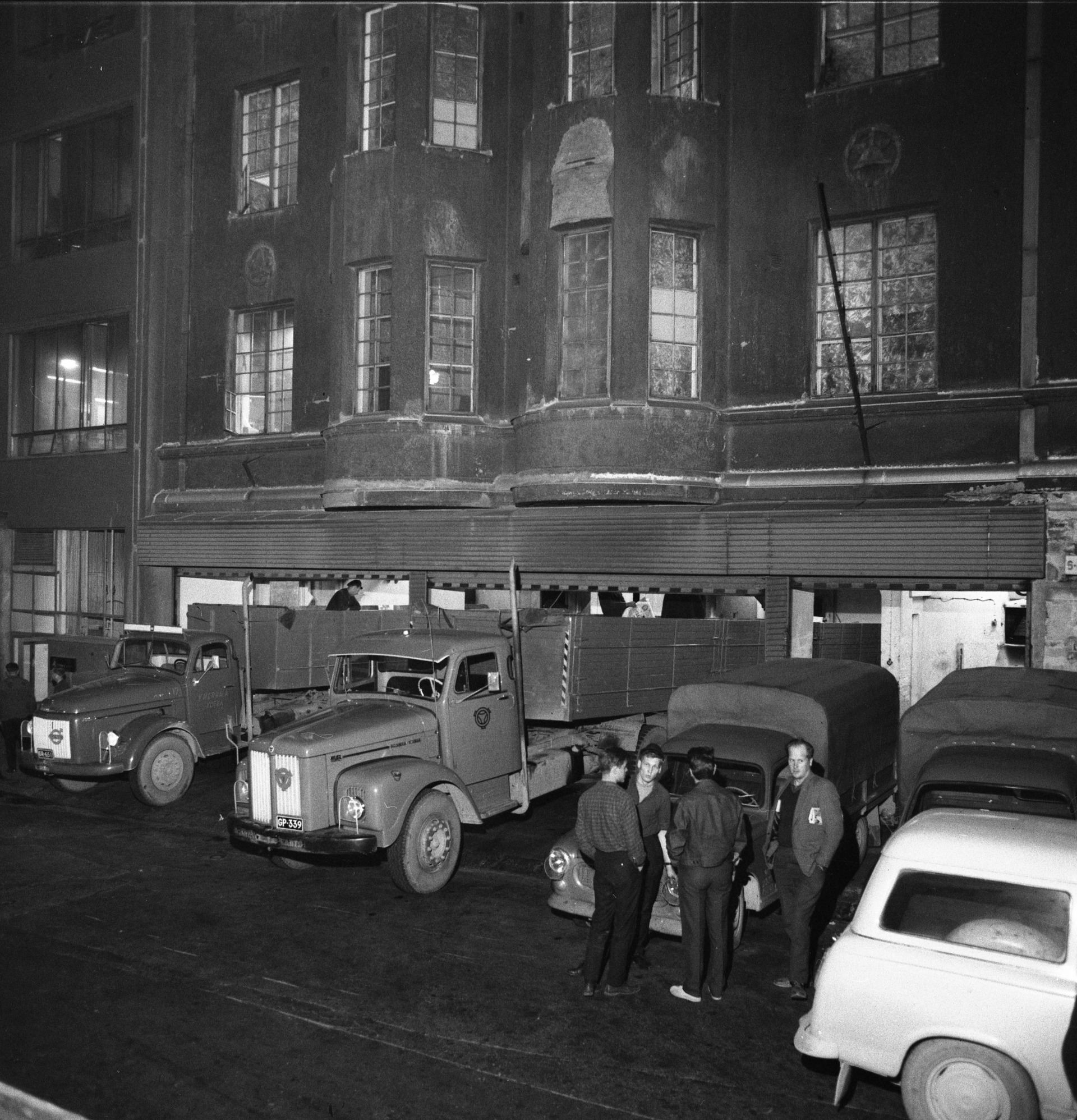 4883-25-5-1965-autoja-joissa-lukee-helsingin-sanomat