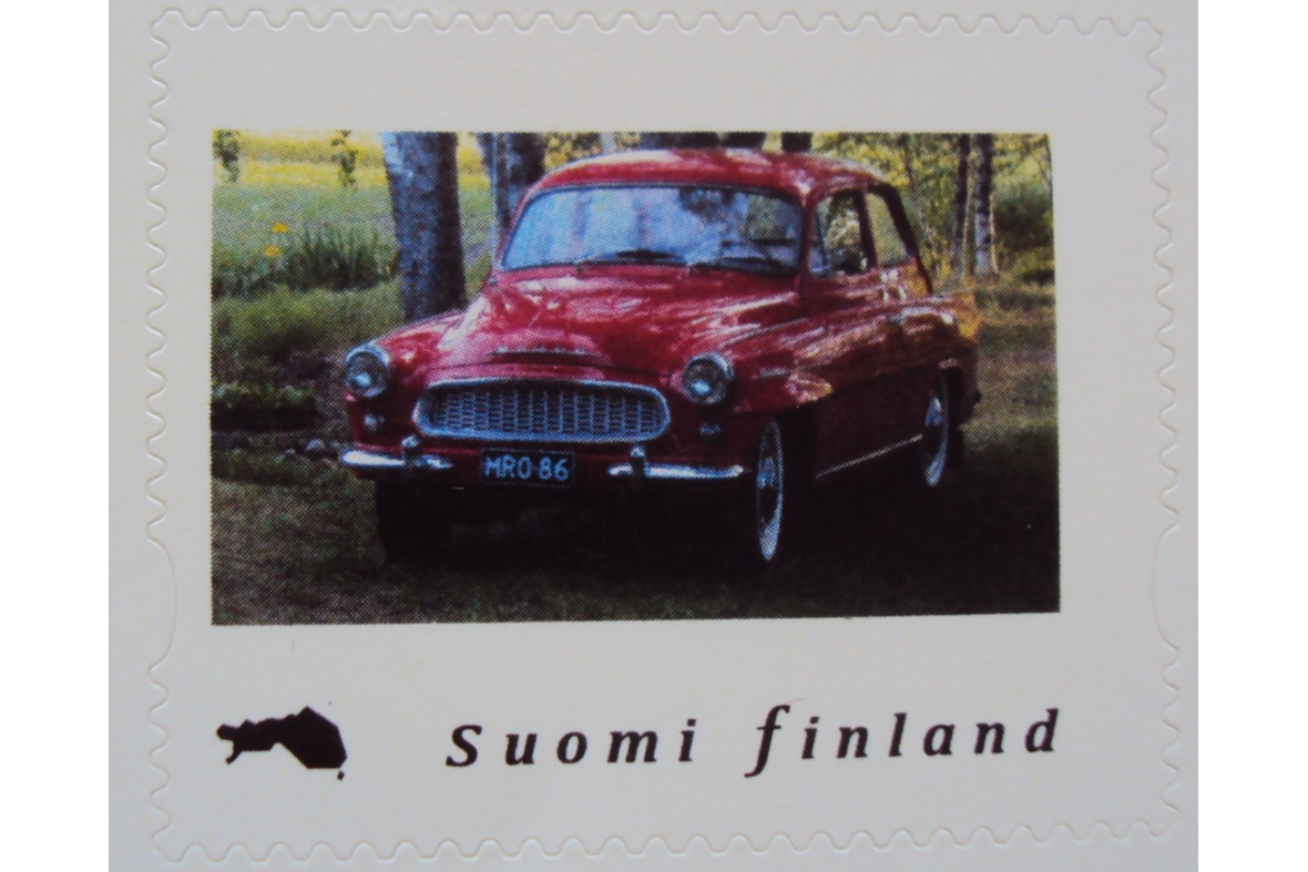Postimerkin kuvassa punainen vuoden 1962 Skoda-auto museokilvissä.