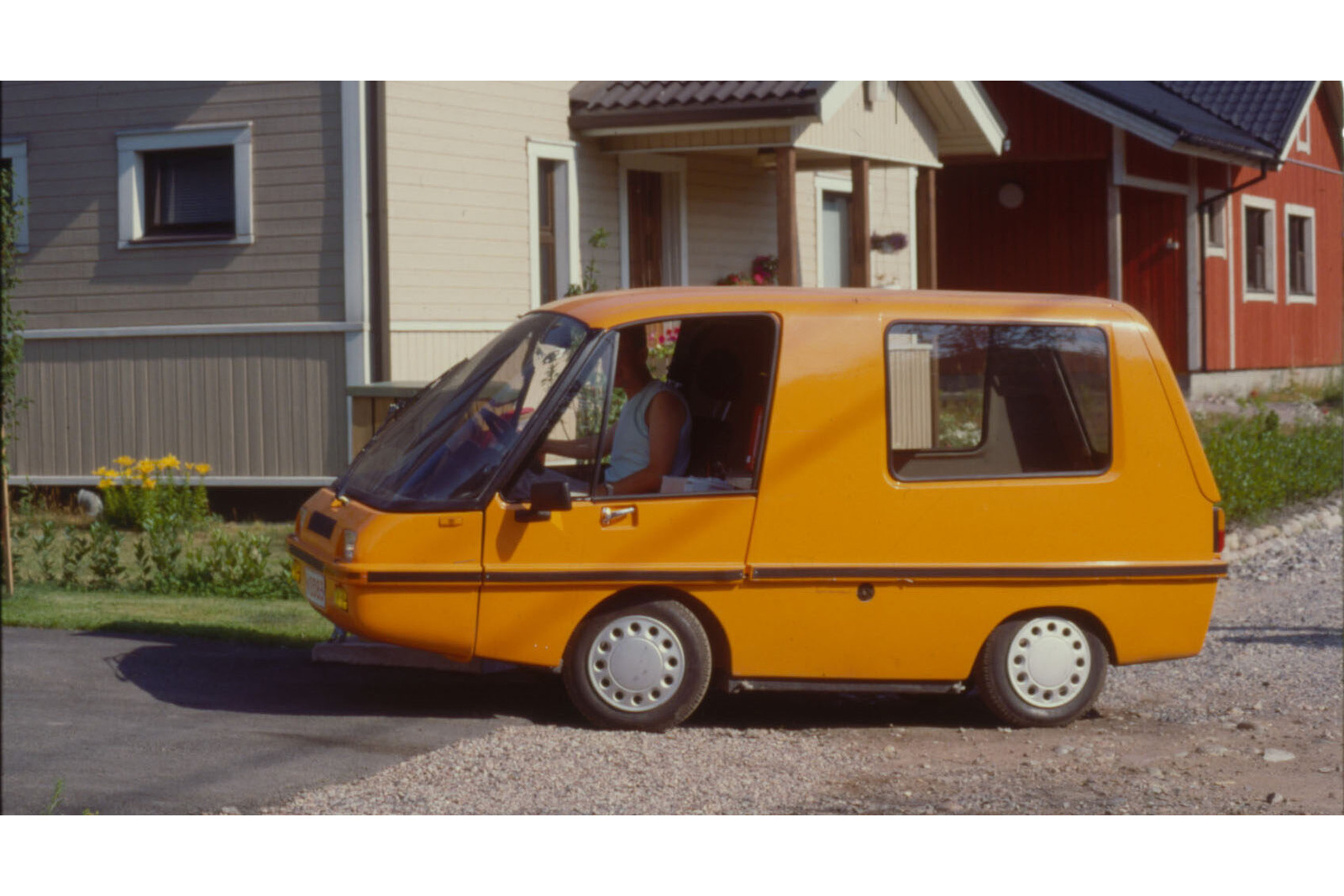 Postin ensimmäinen sähköauto Finnvan