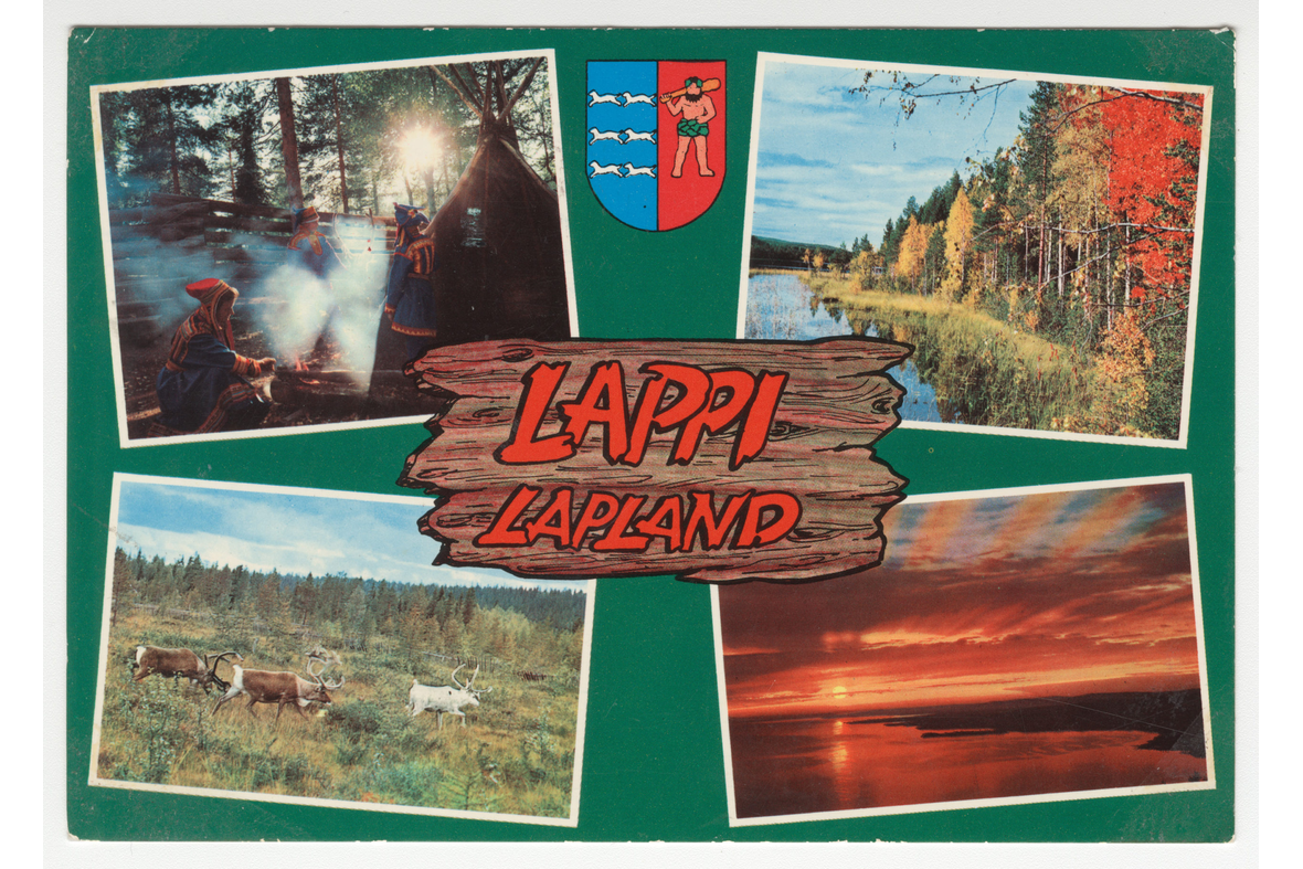 Vaakatasoisessa postikortissa kolme maisemakuvaa kesältä ja syksyltä lapista sekä yksi kuva saamelaisista nuotiolla, keskellä punaisella teksti puunnäköisellä taustalla Lappi Lapland ja ylhäällä lapin vaakuna