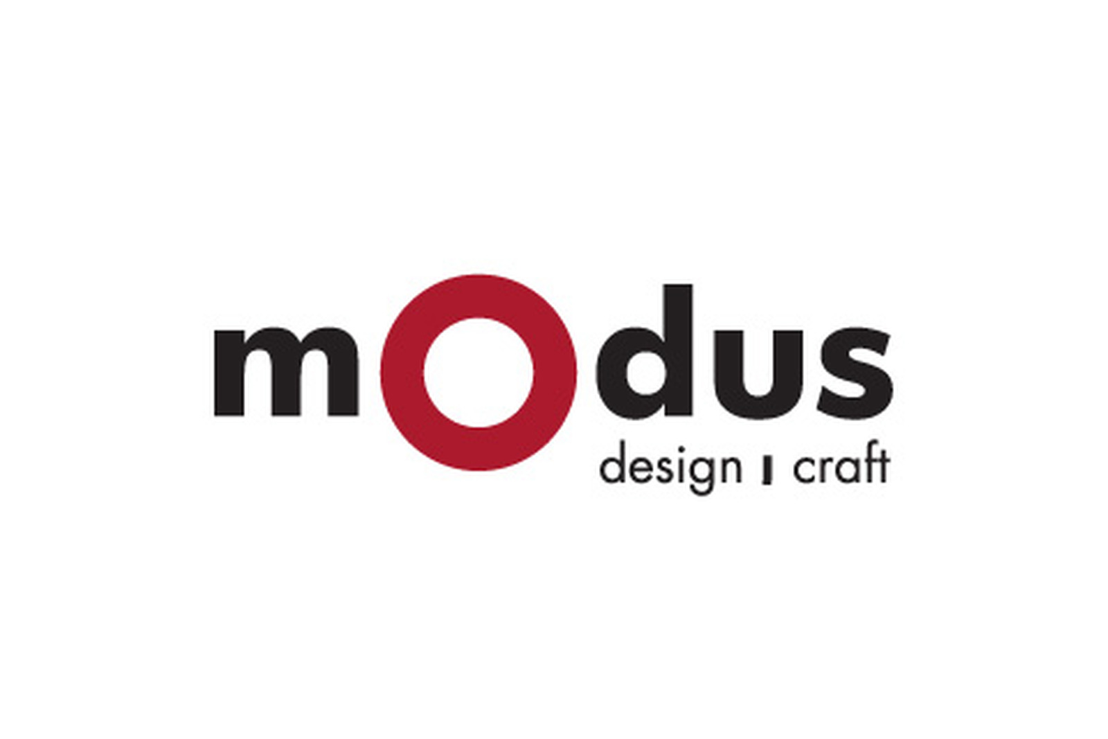 Logo, jossa teksti modus design I craft, o punaisella isolla erottuen.
