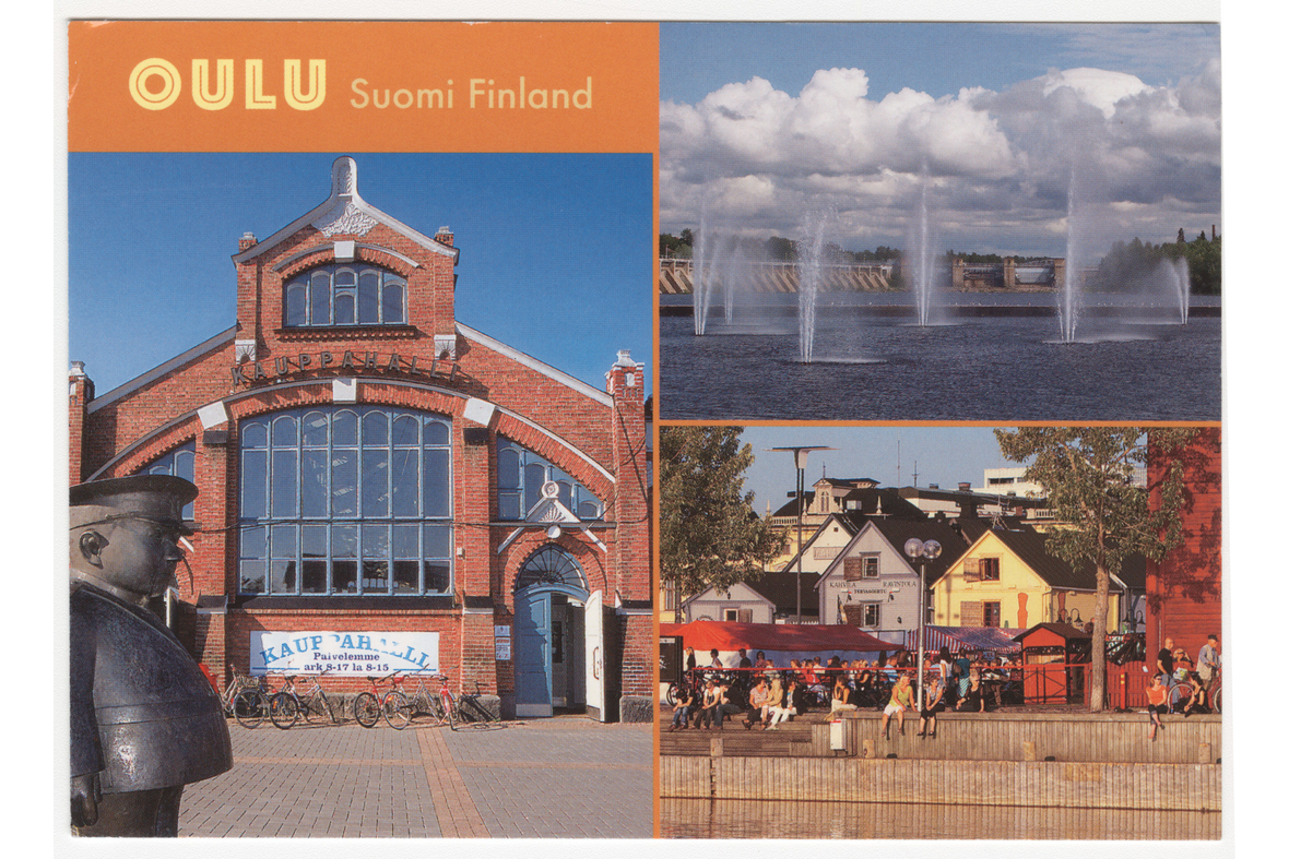 Vaakatasoinen postikorttti, jossa kolme maisemaa Oulusta ja oranssilla pohjalla vaalealla tekstillä Oulu Suomi Finland.