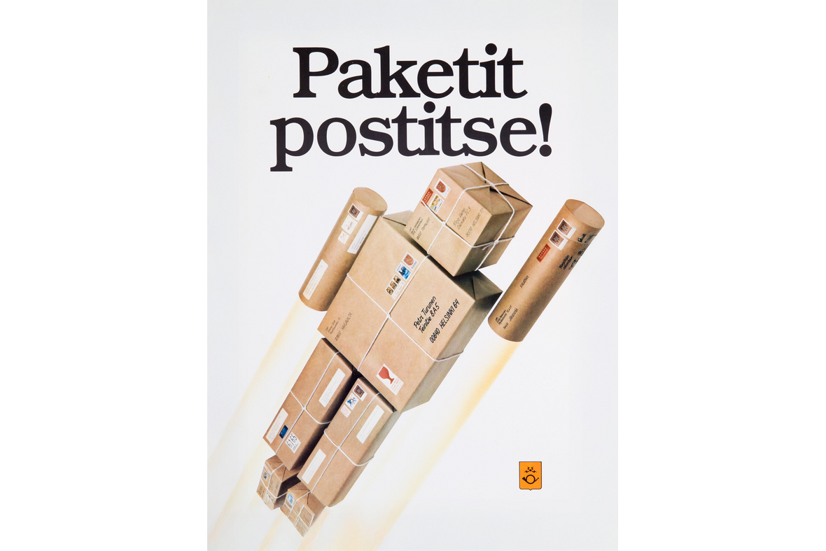 julisteessa ruskeista postipaketeista muodostettu robotti vaalealla taustalla.