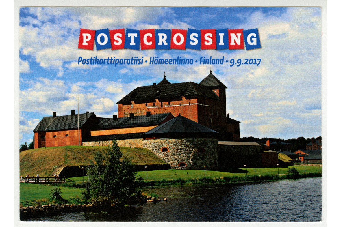 Vaakamallinen postikortti, jossa ylhäällä teksti Postcrossing Postikorttiparatiisi Hämeenlinna Finland 9.92017. Kortissa Hämeen linna kuvattuna kesäaikaan.
