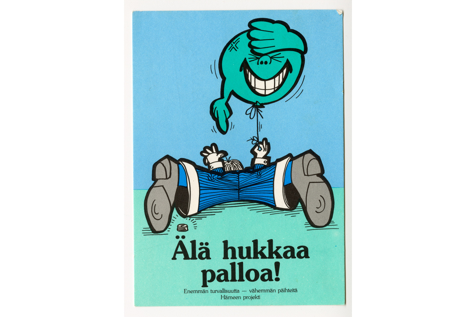 Pystymallisessa postikortissa on piirrettynä makaava ihminen ilmapallon kanssa. Alapuolella tekstinä on Älä hukkaa palloa! Enemmän turvallisuutta - vähemmän päihteitä Hämeen projekti.