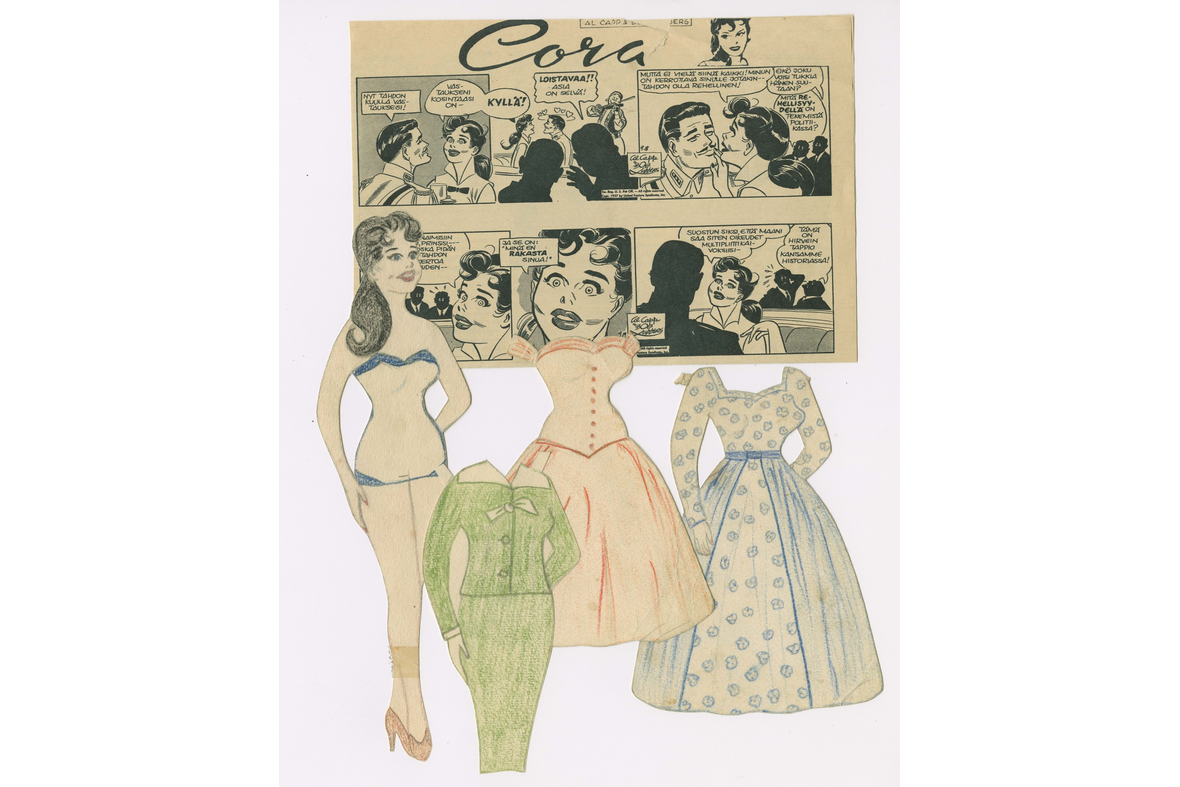 Playing with paper paper dolls collected by three generations Postal museum