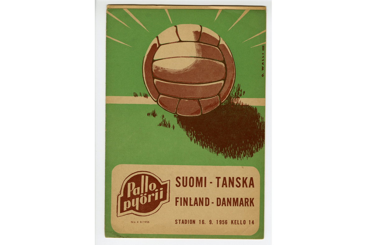 Piirroskuva, jossa jalkapallo vihreällä taustalla, alhaalla suomeksi ja ruotsiksi Suomi-Tanska sekä tekstit Pallo pyörii, Stadion, numeroin kuudestoista yhdeksättä 1959 kello 14.