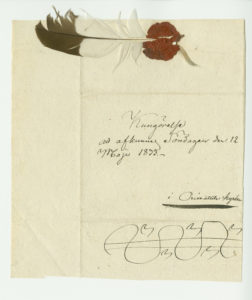 vanha kirje, jossa on kihlakunnanpostin merkintänä meanderkuvio, sekä punaiseen sinettiin kiinnitetty sulka.