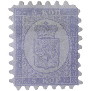 Pystymallinen sinivärinen postimerkki, jossa on keskellä leijonavaakuna kruunulla. Maksutiedot ylhäällä venäjäksi, alhaalla suomeksi. Merkin reunan hammastus on leveä. 