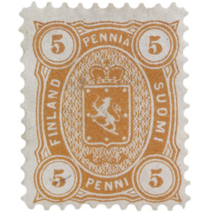 Okravärinen pystymallinen postimerkki, jossa on nurkissa maksuarvonumeroissa, reunoilla tekstit suomeksi ja ruotsiksi. Keskellä on leijonavaakuna kruunulla. 
