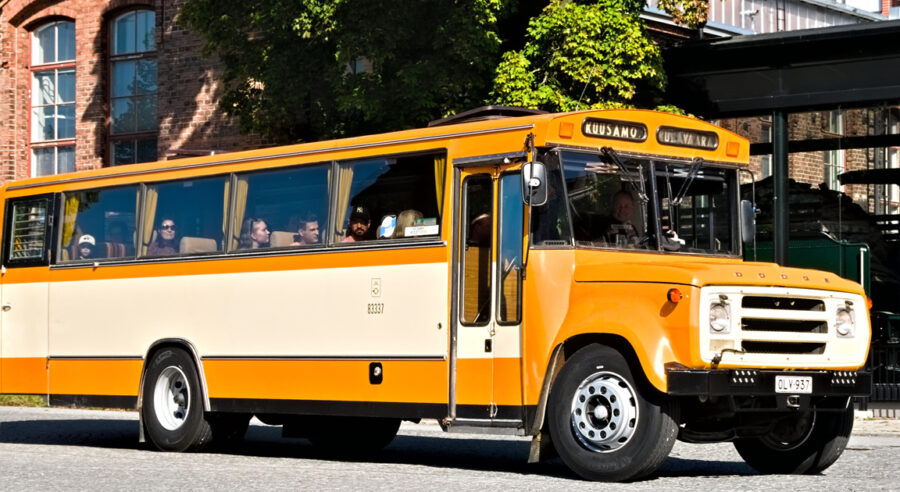 Postin oranssi linja-auto