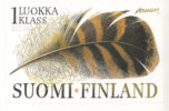 Postimerkkiluonnoksessa on linnun sulka, jossa on mustia ja ruskeita raitoja.