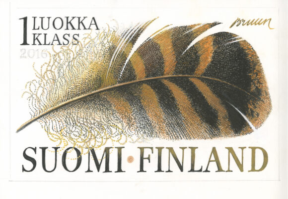Postimerkkiluonnoksessa on linnun sulka, jossa on mustia ja ruskeita raitoja.